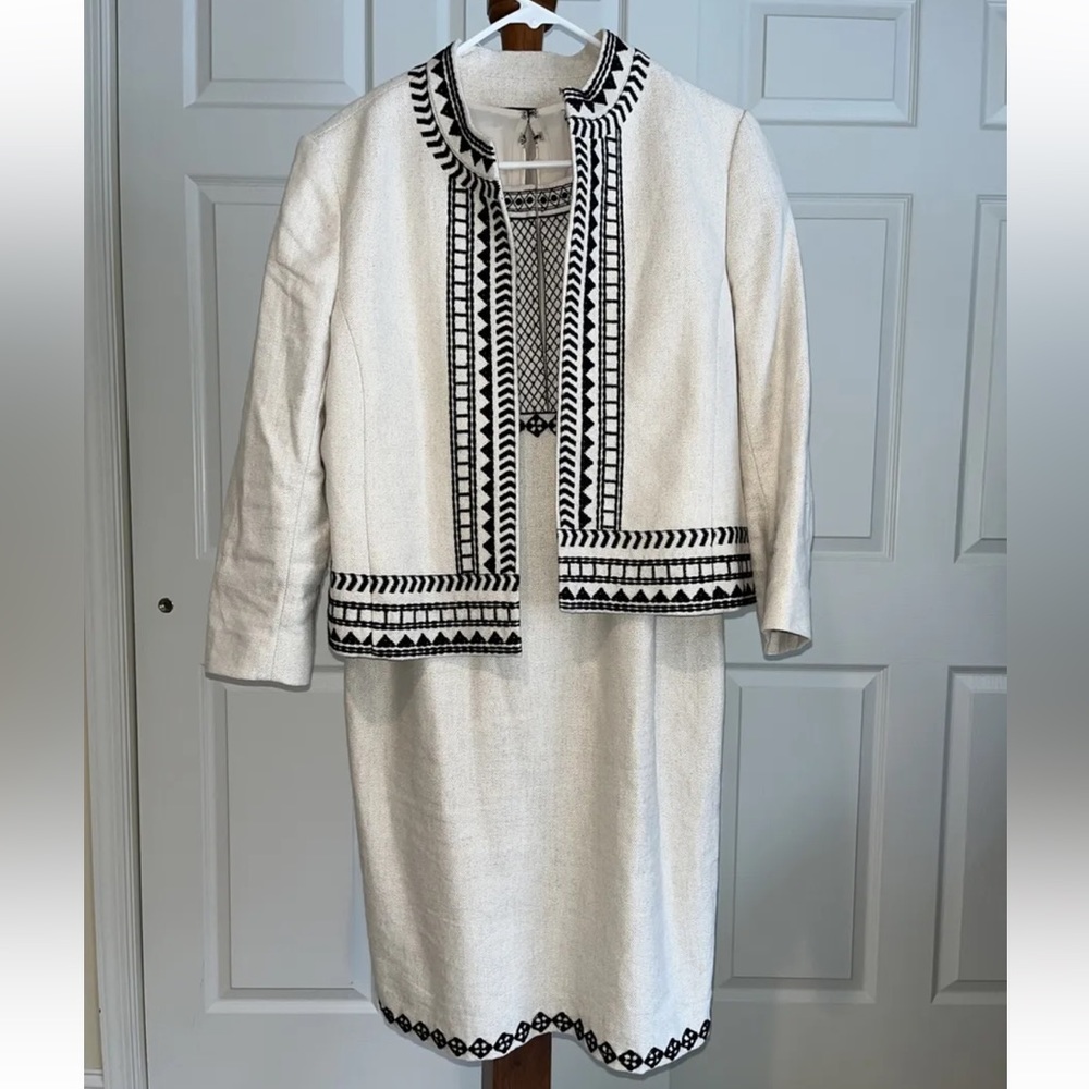 Ann Taylor Sleeveless Dress And Blazer Set Beige Women’s Size 10
